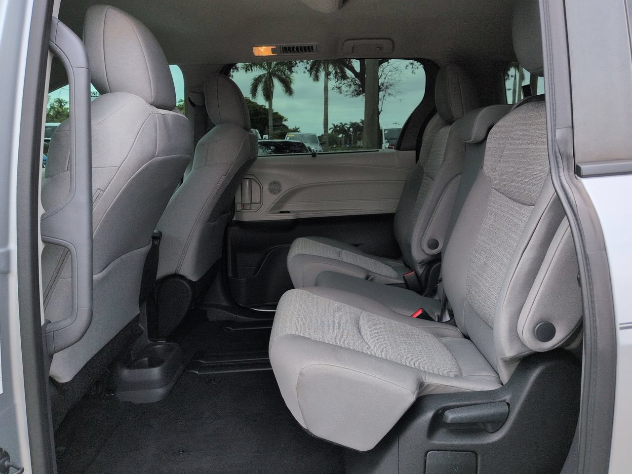 Used 2022 Toyota Sienna LE AWD/4WD image 14