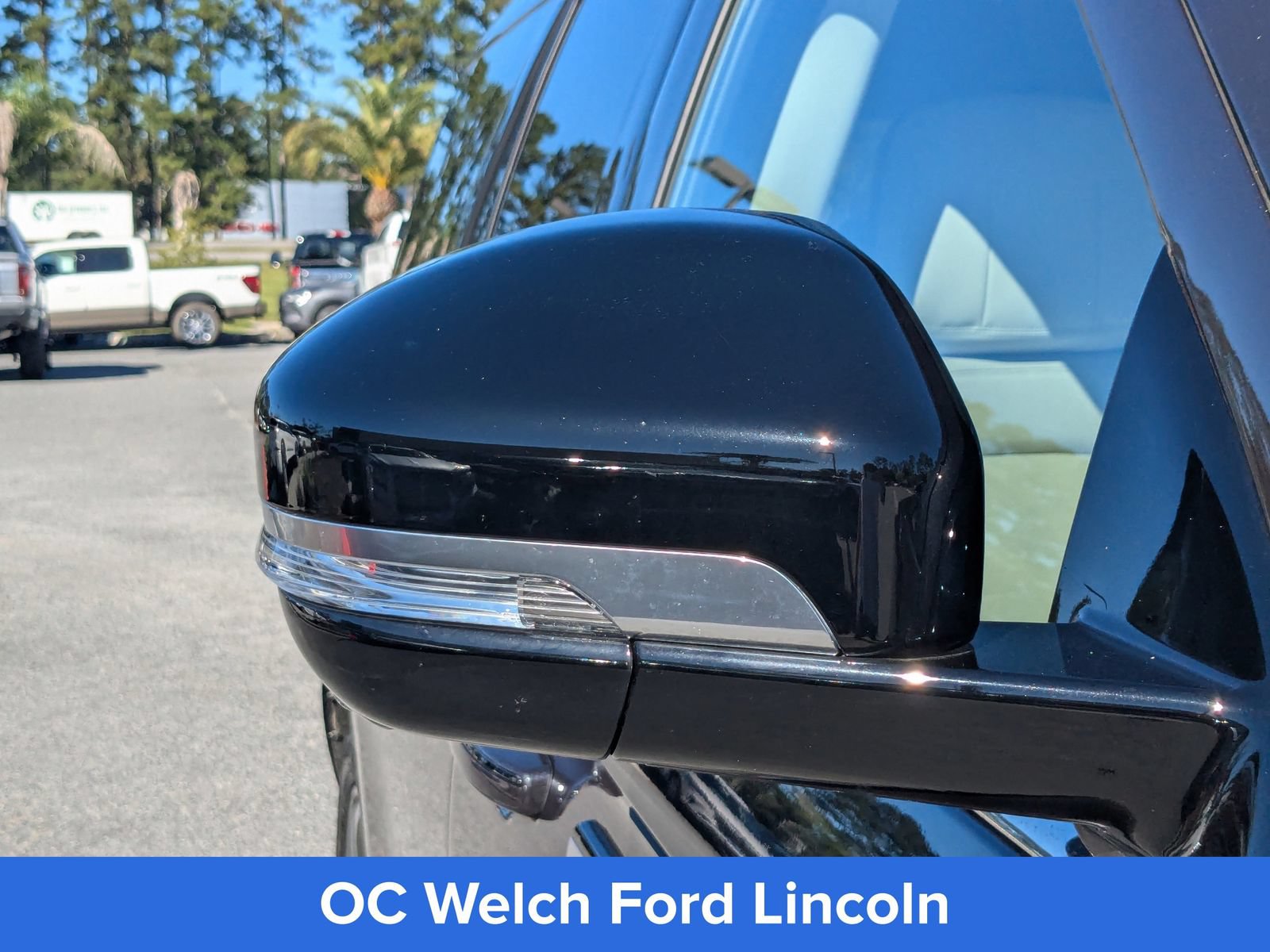 Certified 2025 Lincoln Navigator Reserve AWD/4WD image 14