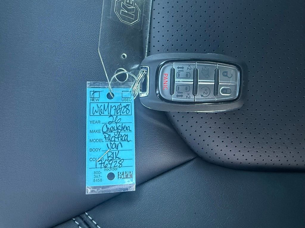 New 2026 Chrysler Pacifica Select image 35