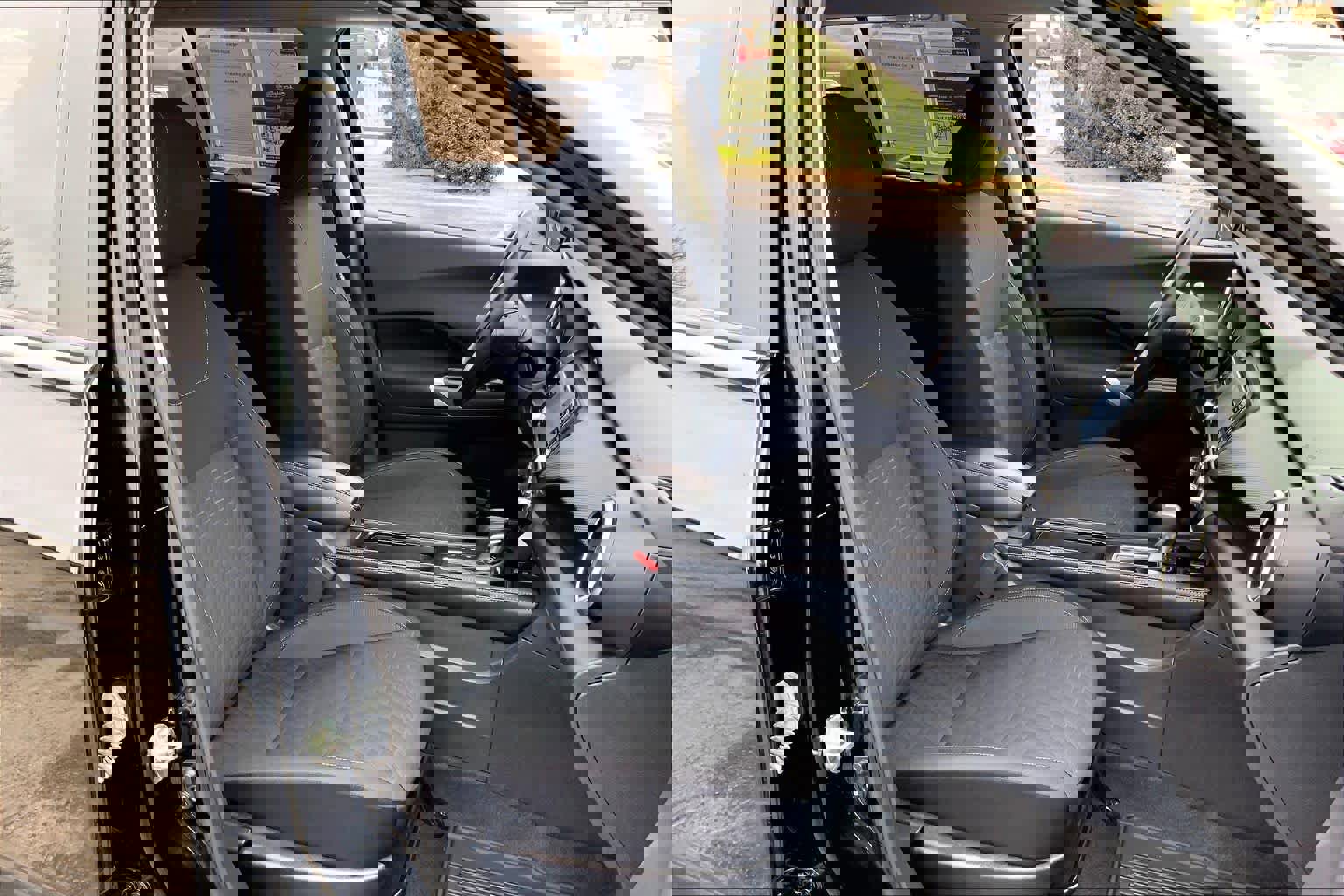 Used 2023 Nissan Kicks SV image 8