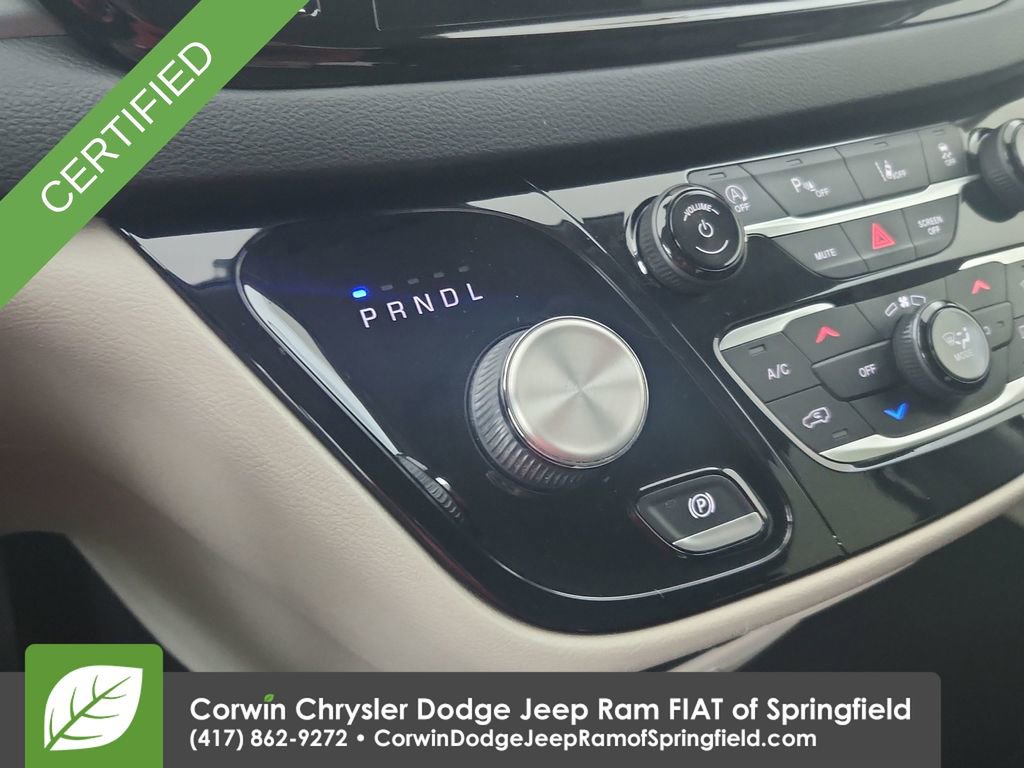 Certified 2022 Chrysler Pacifica Touring-L image 28
