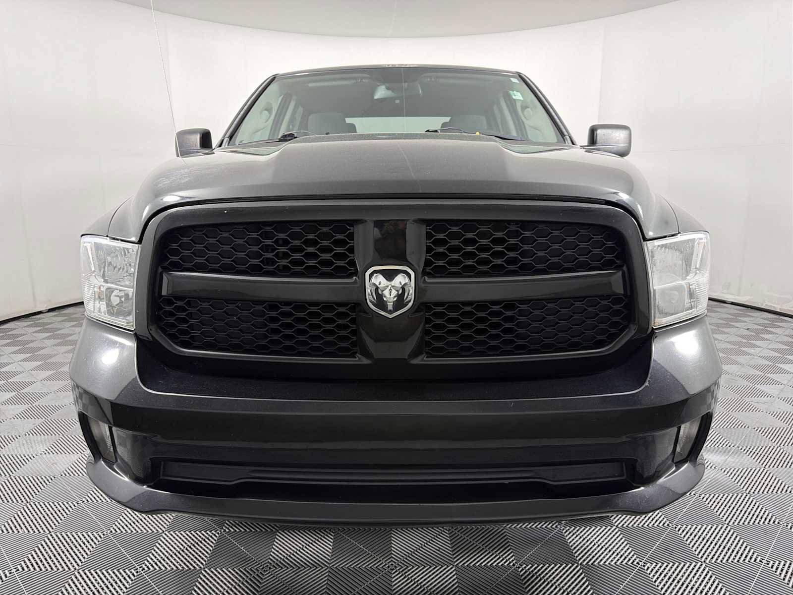 Used 2015 RAM 1500 Express RWD image 2