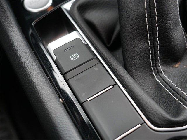 Certified 2025 Volkswagen Taos SE image 32