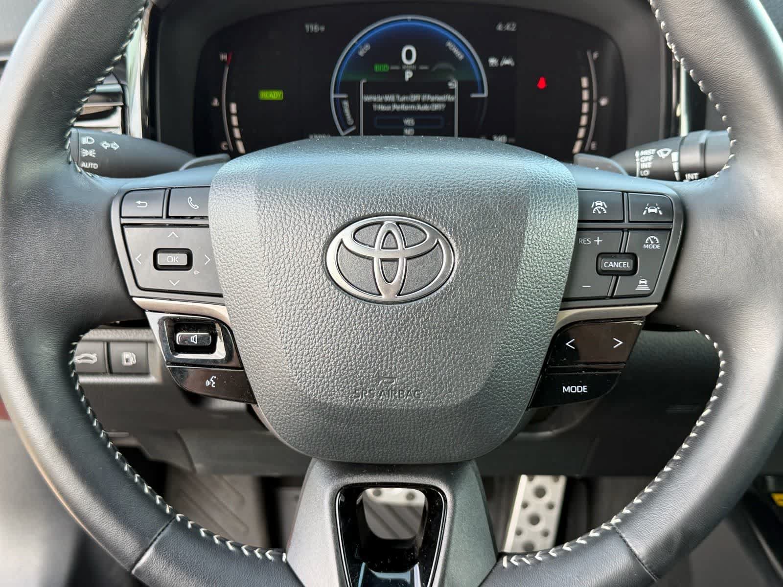 Used 2025 Toyota Camry SE FWD image 9