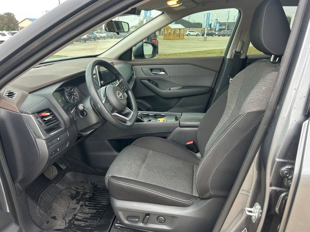 Used 2023 Nissan Rogue SV image 16