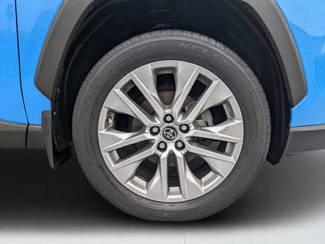 Used 2019 Toyota RAV4 XLE Premium w/ Cold Weather Package AWD/4WD image 10
