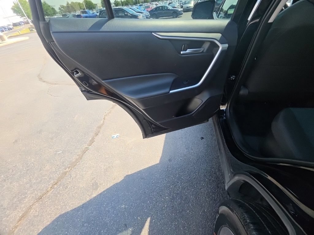Used 2025 Toyota RAV4 XLE AWD/4WD image 26