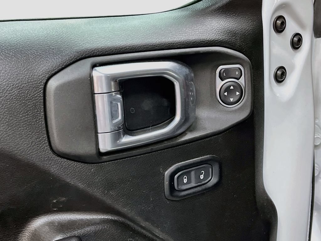 Used 2024 Jeep Gladiator Mojave w/ Technology Group AWD/4WD image 18