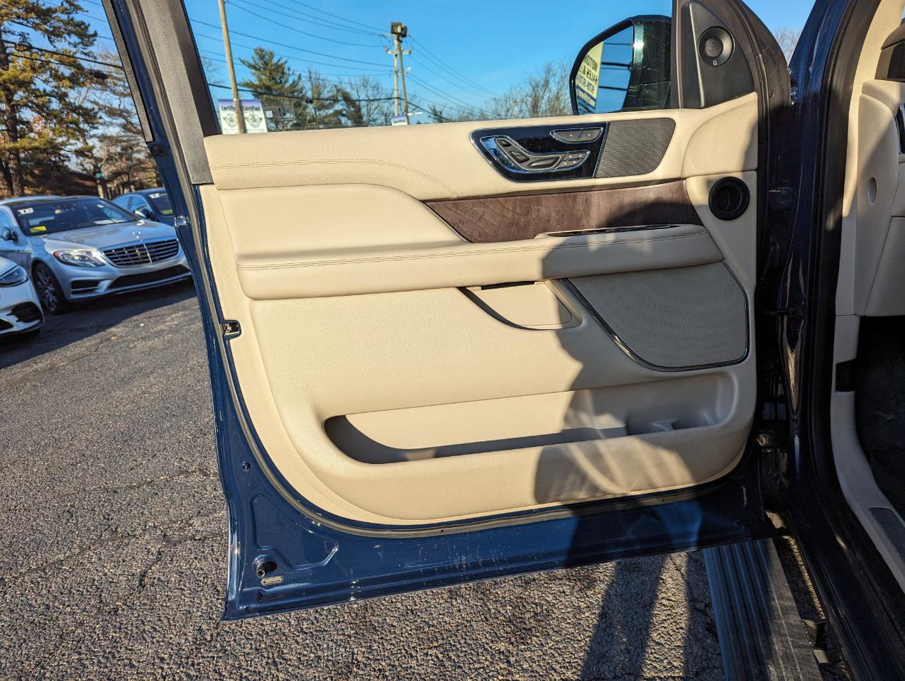 Used 2020 Lincoln Navigator L Reserve w/ Equipment Group 201A Reserve image 11