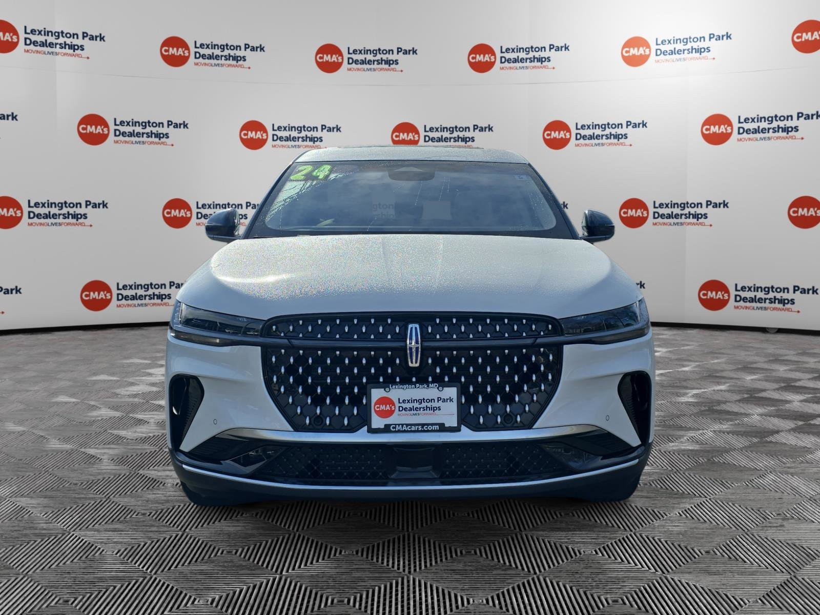 Used 2024 Lincoln Nautilus Premier w/ Equipment Group 102A image 2