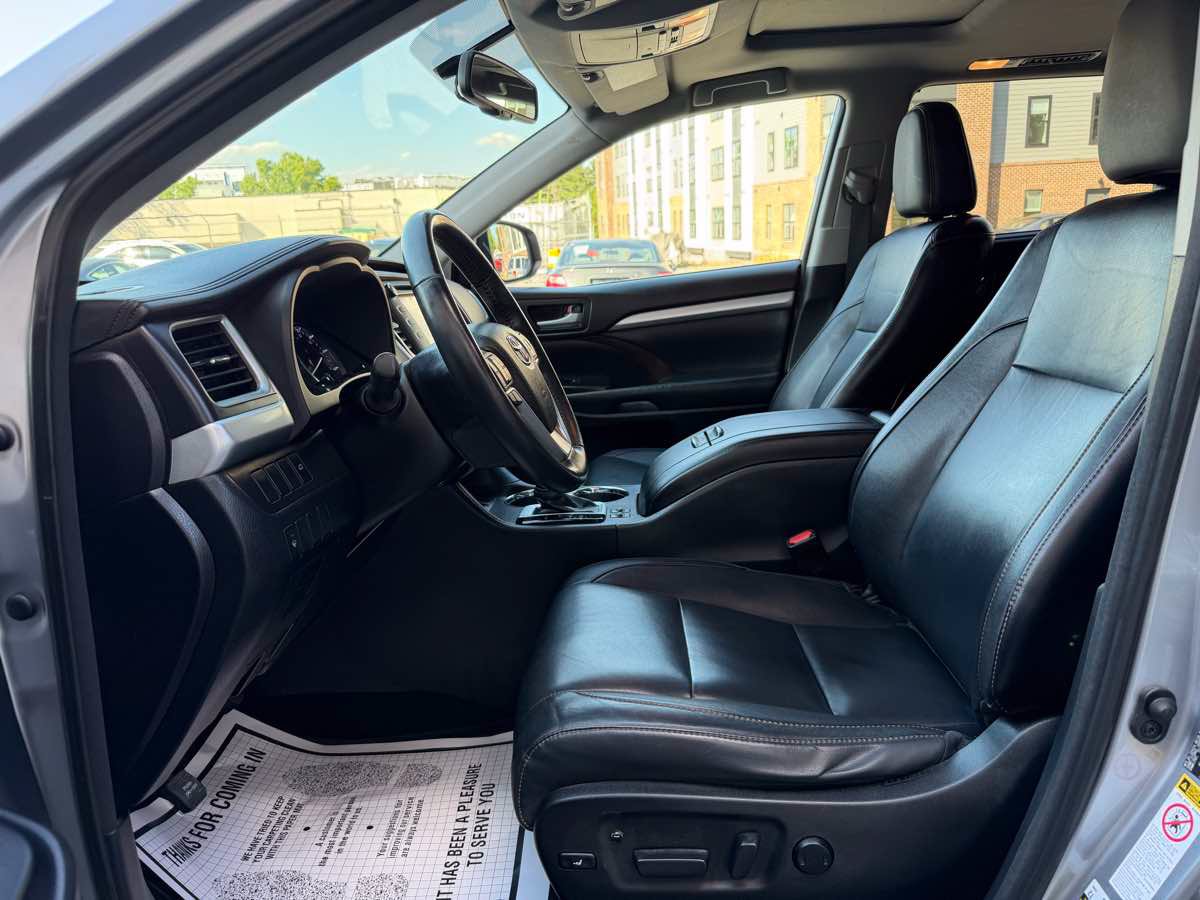 Used 2015 Toyota Highlander XLE AWD/4WD image 9