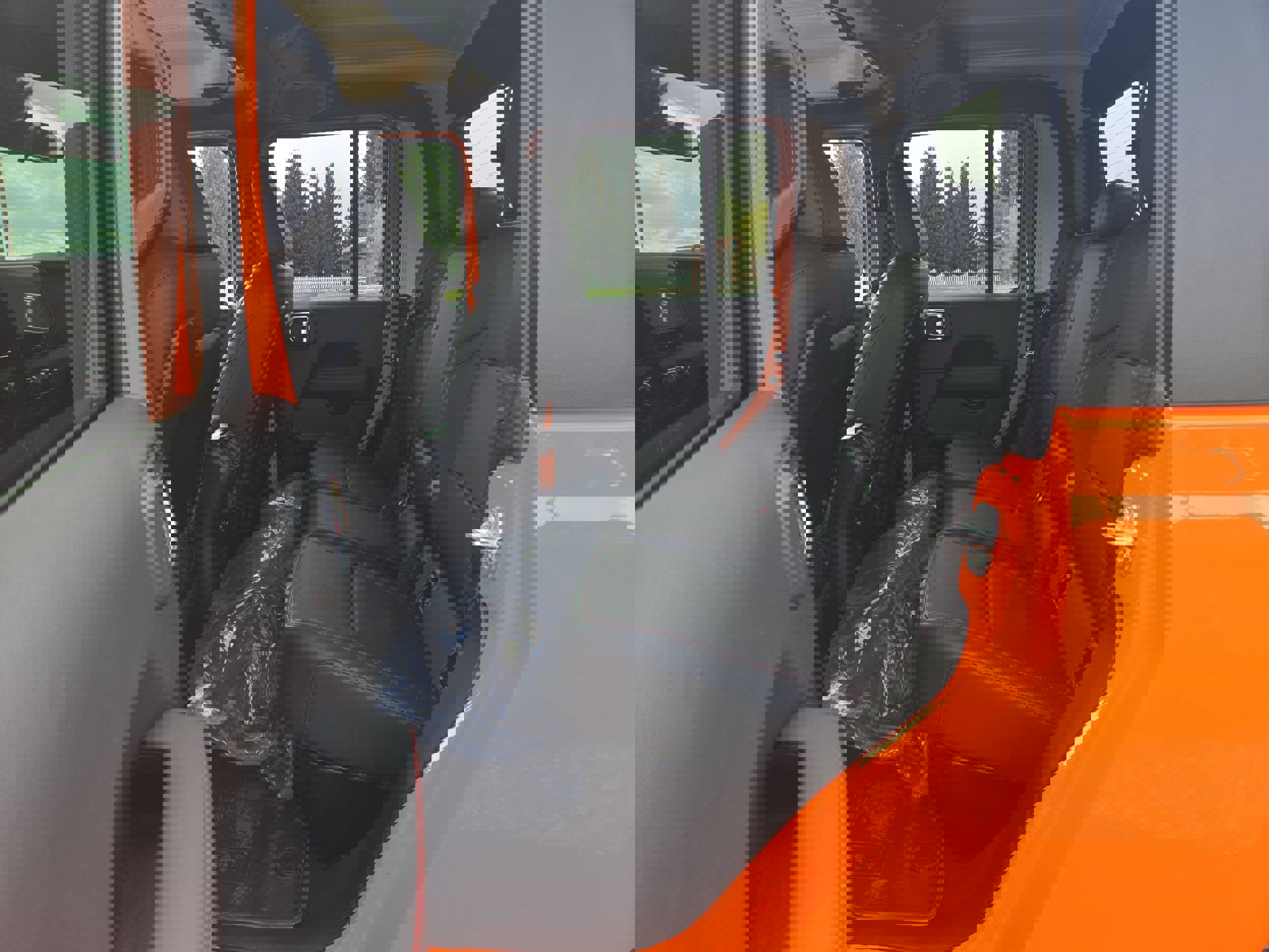 Used 2025 Jeep Gladiator Rubicon w/ Convenience Group AWD/4WD image 10