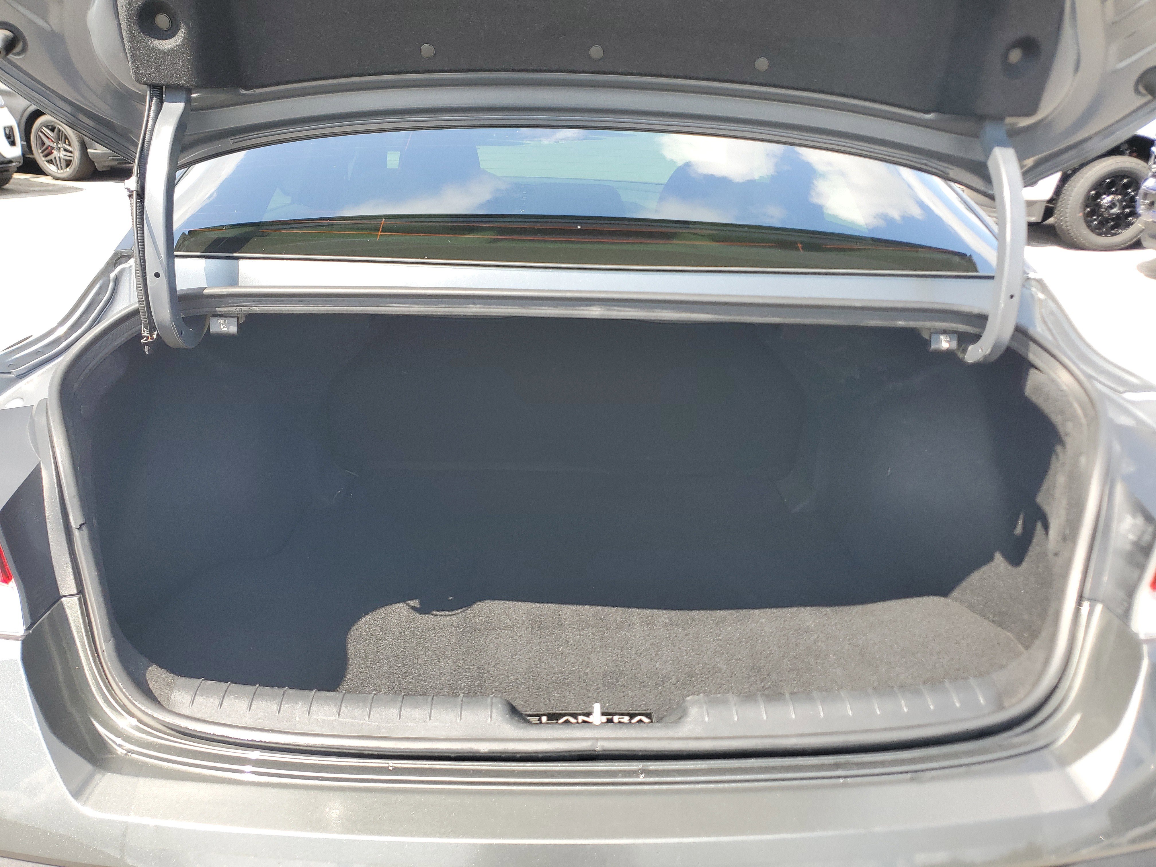 Used 2024 Hyundai Elantra SE FWD image 28