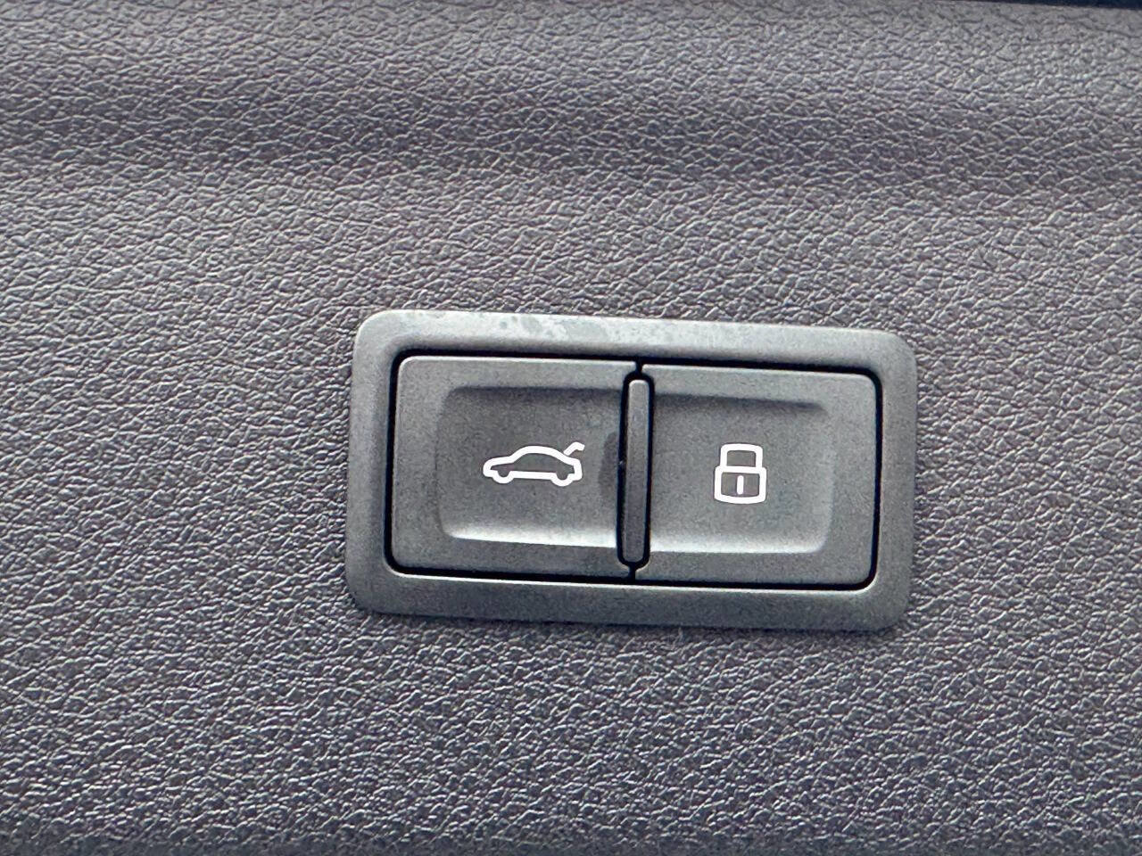 Used 2018 Audi Q3 2.0T Premium Plus w/ Premium Plus Package image 7