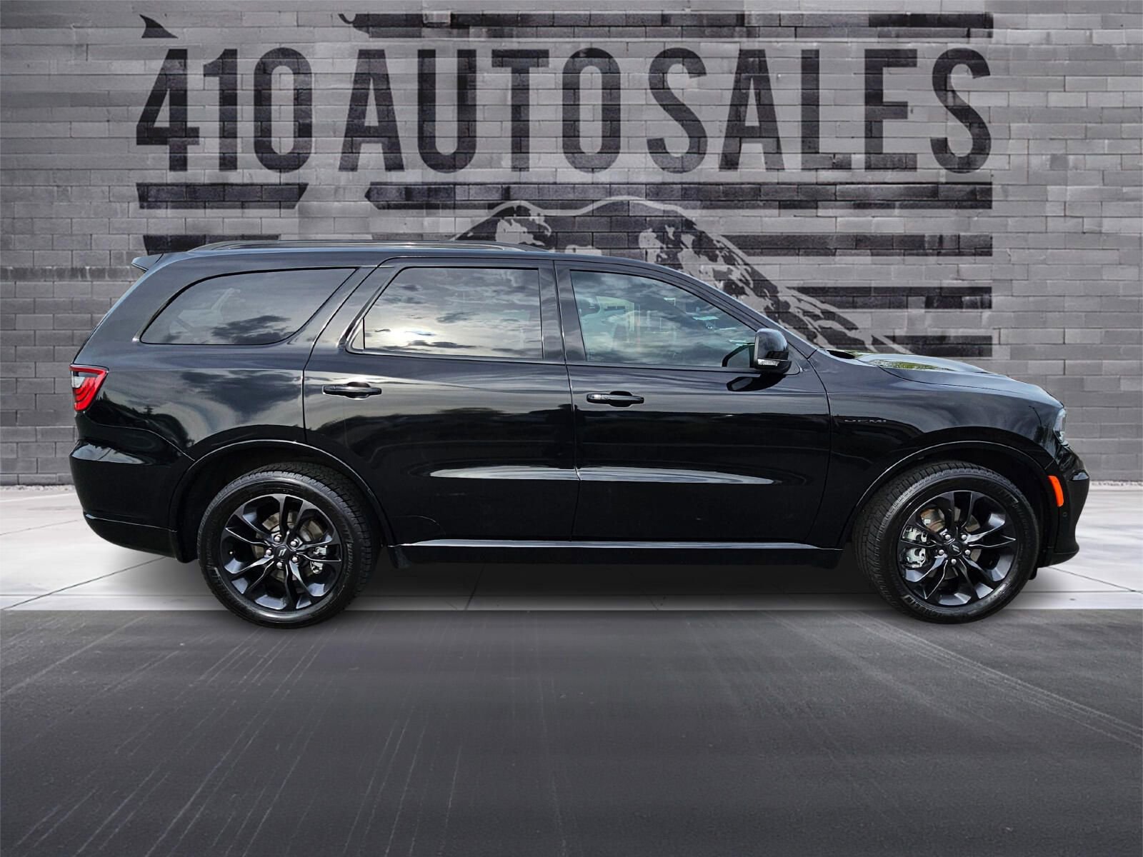 Used 2021 Dodge Durango R/T w/ Blacktop Package AWD/4WD image 2