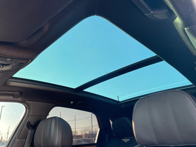 Used 2018 Bentley Bentayga Onyx Edition AWD/4WD image 37