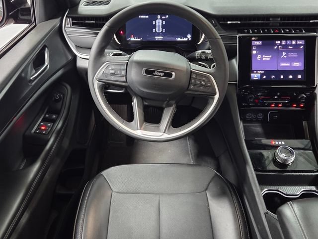 Used 2025 Jeep Grand Cherokee Altitude AWD/4WD image 7