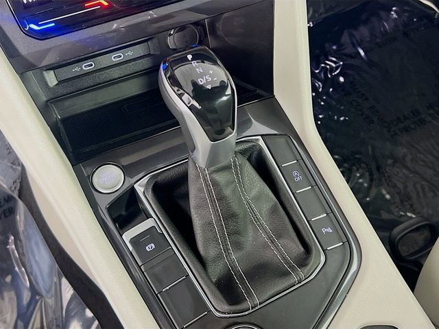 Used 2023 Volkswagen Tiguan SE R-Line image 24