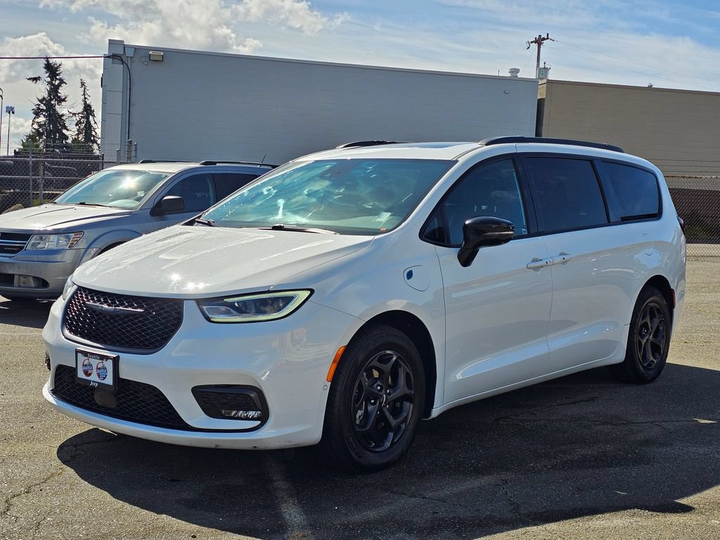Used 2023 Chrysler Pacifica Limited w/ S Appearance Package FWD image 4