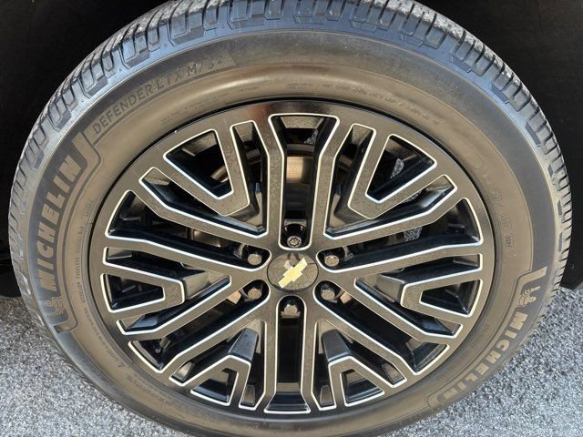 Used 2021 Chevrolet Suburban High Country image 11