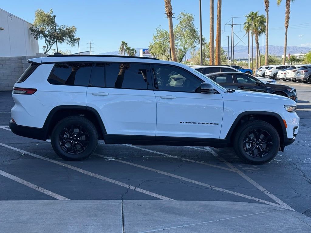 Used 2024 Jeep Grand Cherokee L Altitude RWD image 4