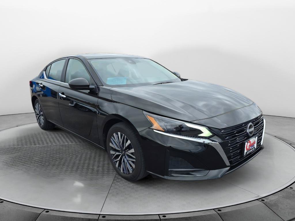 Used 2025 Nissan Altima 2.5 SV FWD image 7