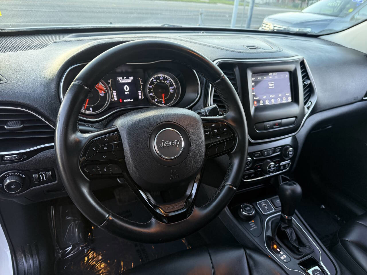 Used 2019 Jeep Cherokee Latitude Plus image 10