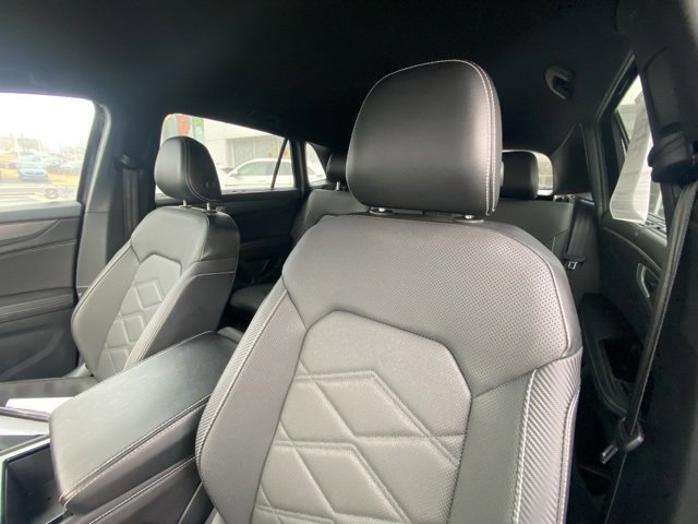 Used 2024 Volkswagen Atlas Cross Sport SE image 12