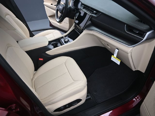 New 2025 Jeep Grand Cherokee L Limited w/ Luxury Tech Group II AWD/4WD image 19