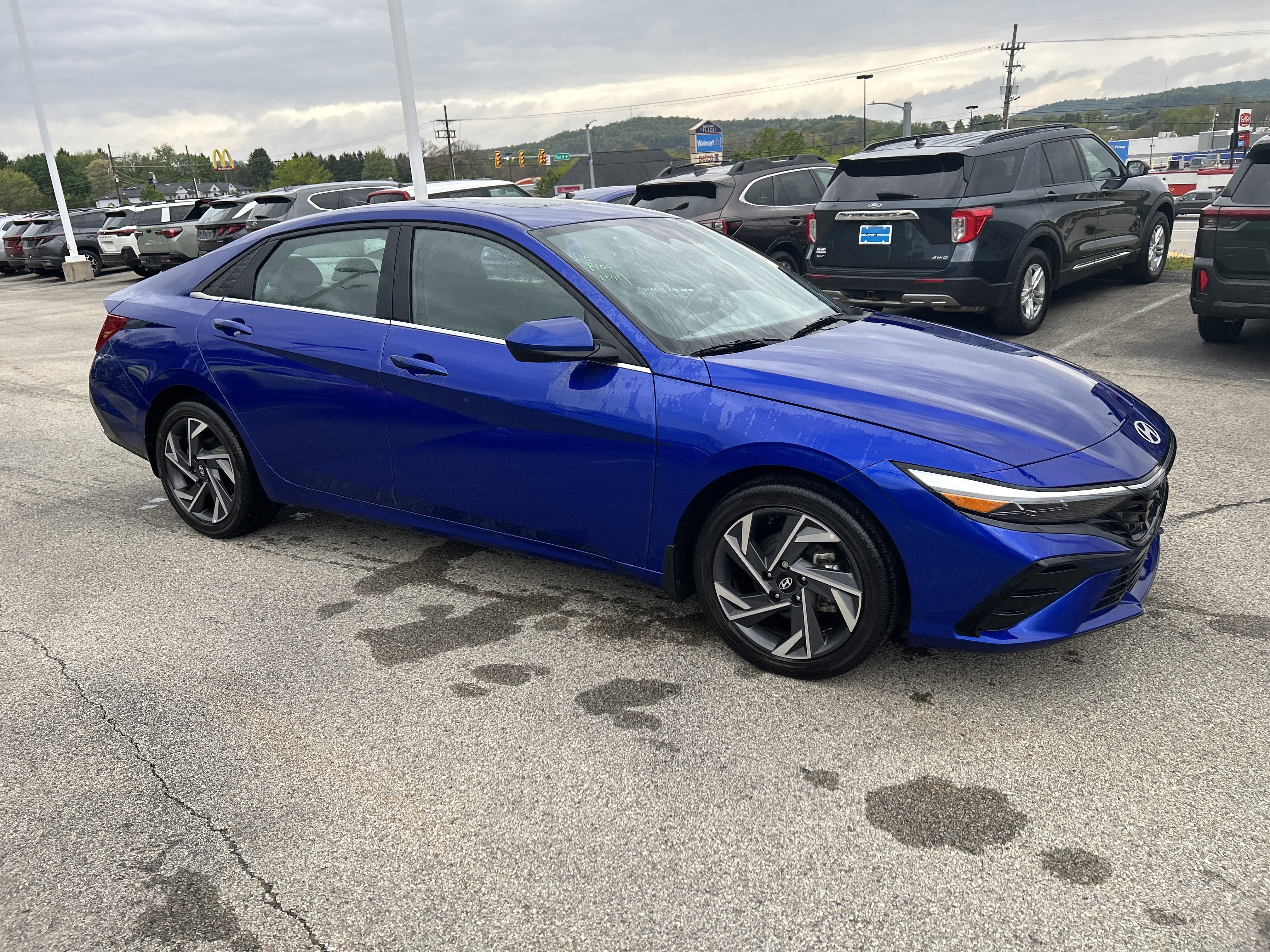 Used 2025 Hyundai Elantra SEL FWD image 3