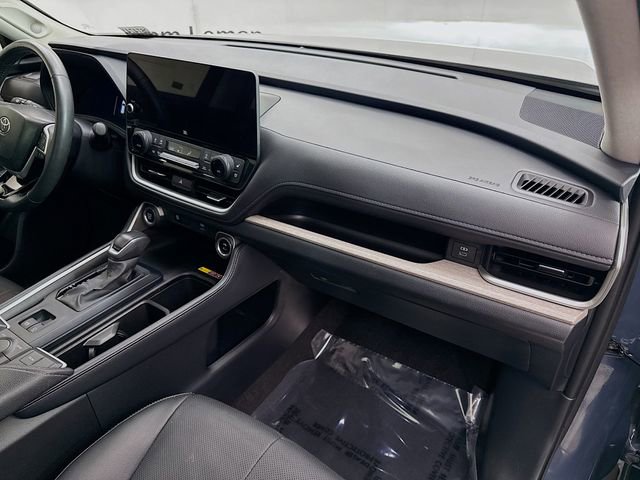 Used 2024 Toyota Grand Highlander Limited image 32
