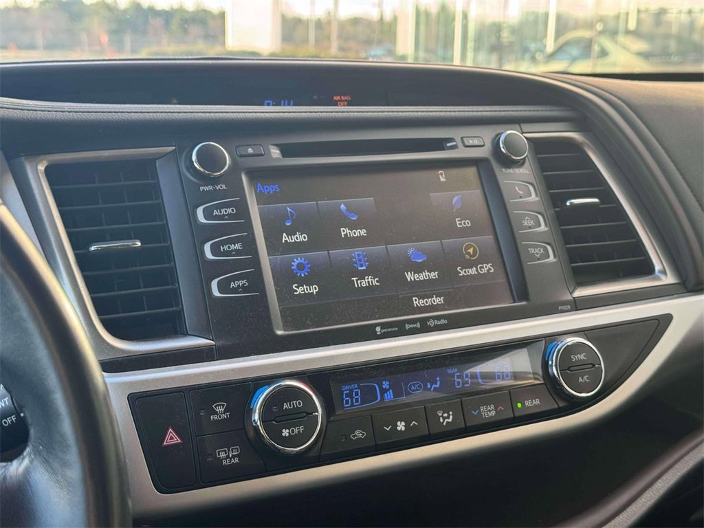 Used 2018 Toyota Highlander LE image 15