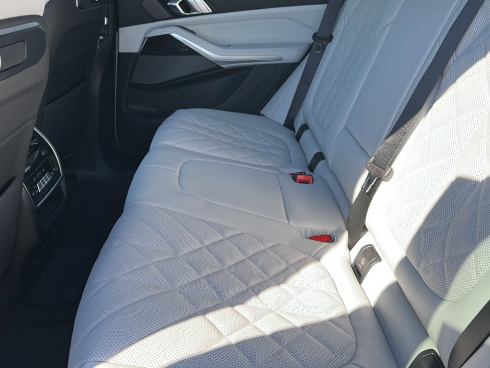 New 2026 BMW X5 xDrive40i w/ M Sport Package image 15