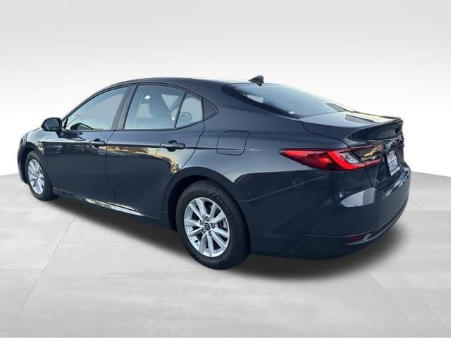 Used 2025 Toyota Camry LE image 3