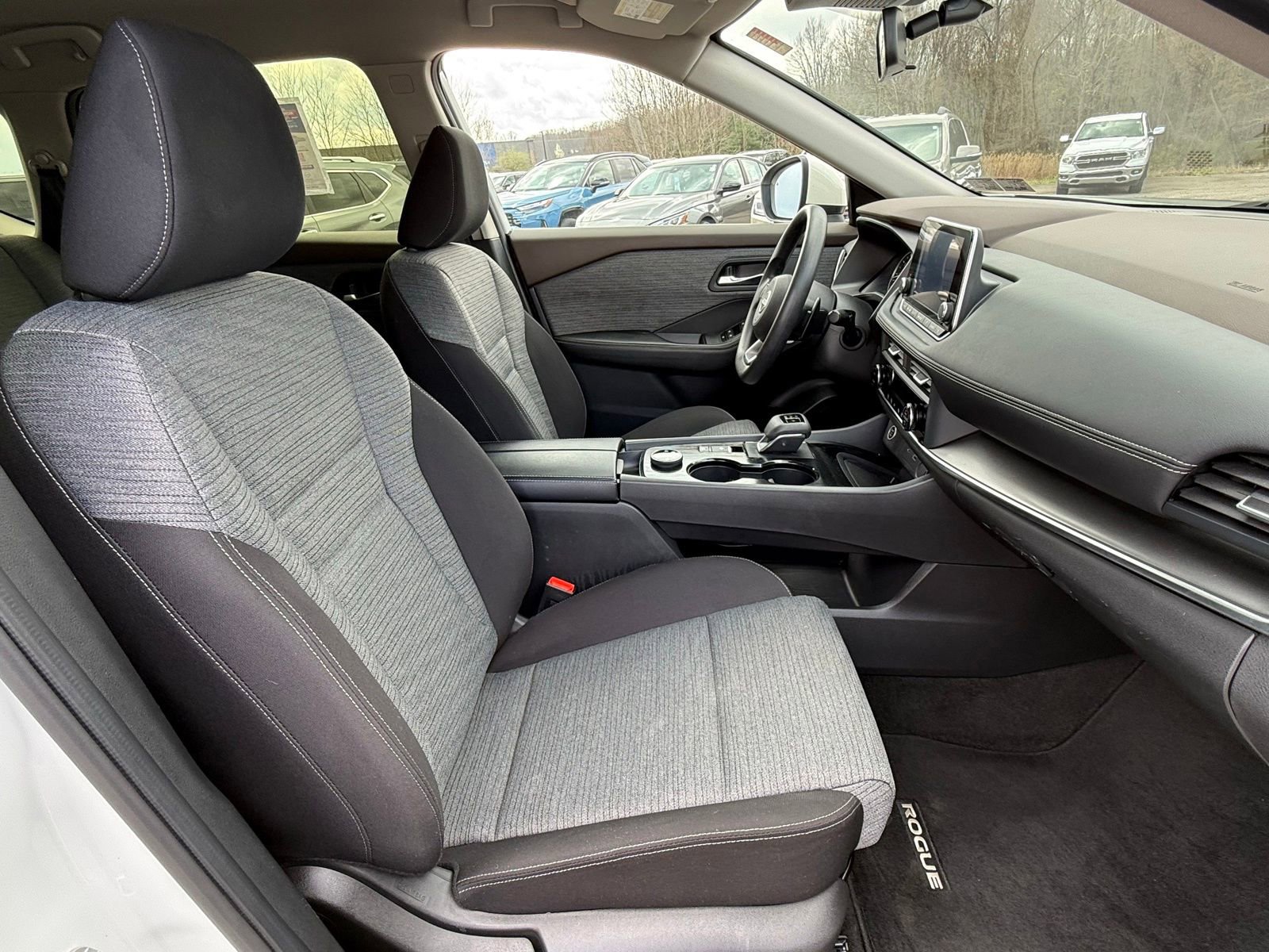 Used 2023 Nissan Rogue SV image 22