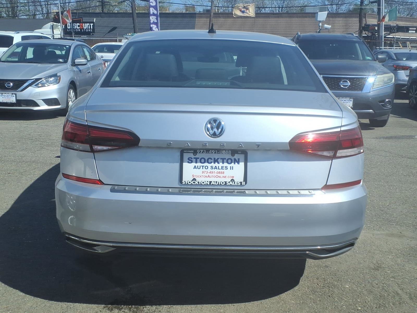 Used 2021 Volkswagen Passat 2.0T SE FWD image 5