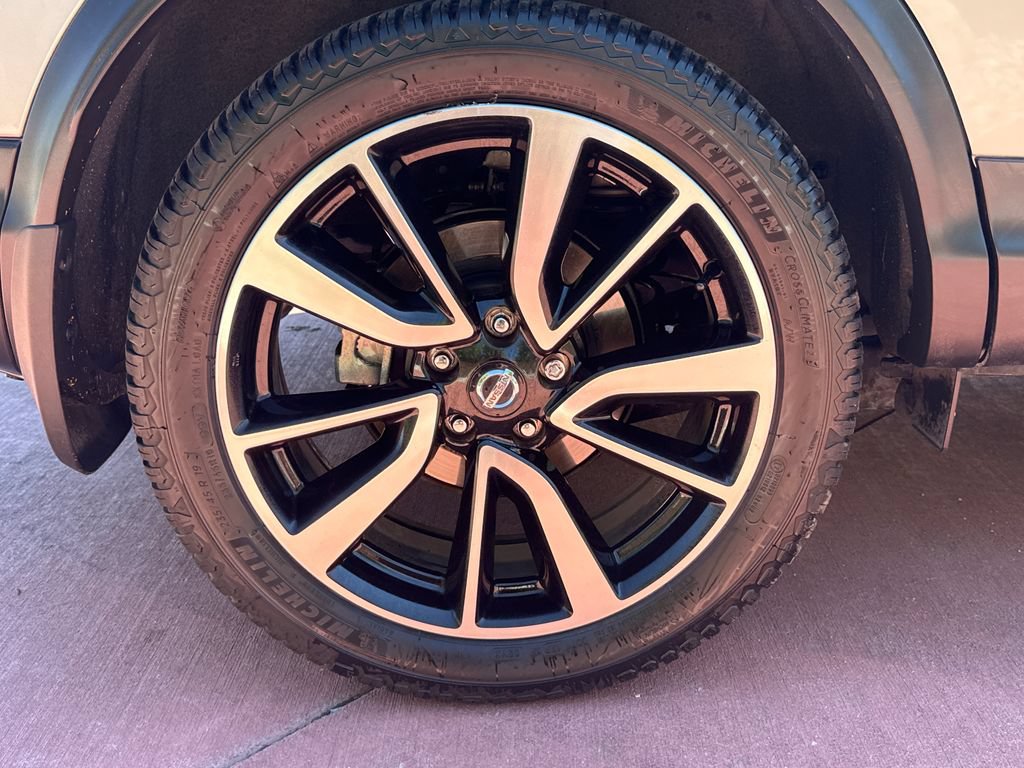 Used 2017 Nissan Rogue Sport SL w/ SL Premium Package AWD/4WD image 32