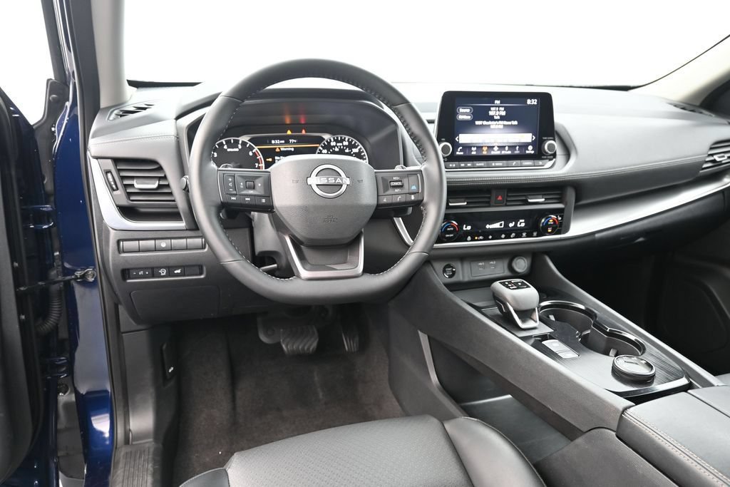Used 2025 Nissan Rogue SV w/ SV Premium Package AWD/4WD image 18