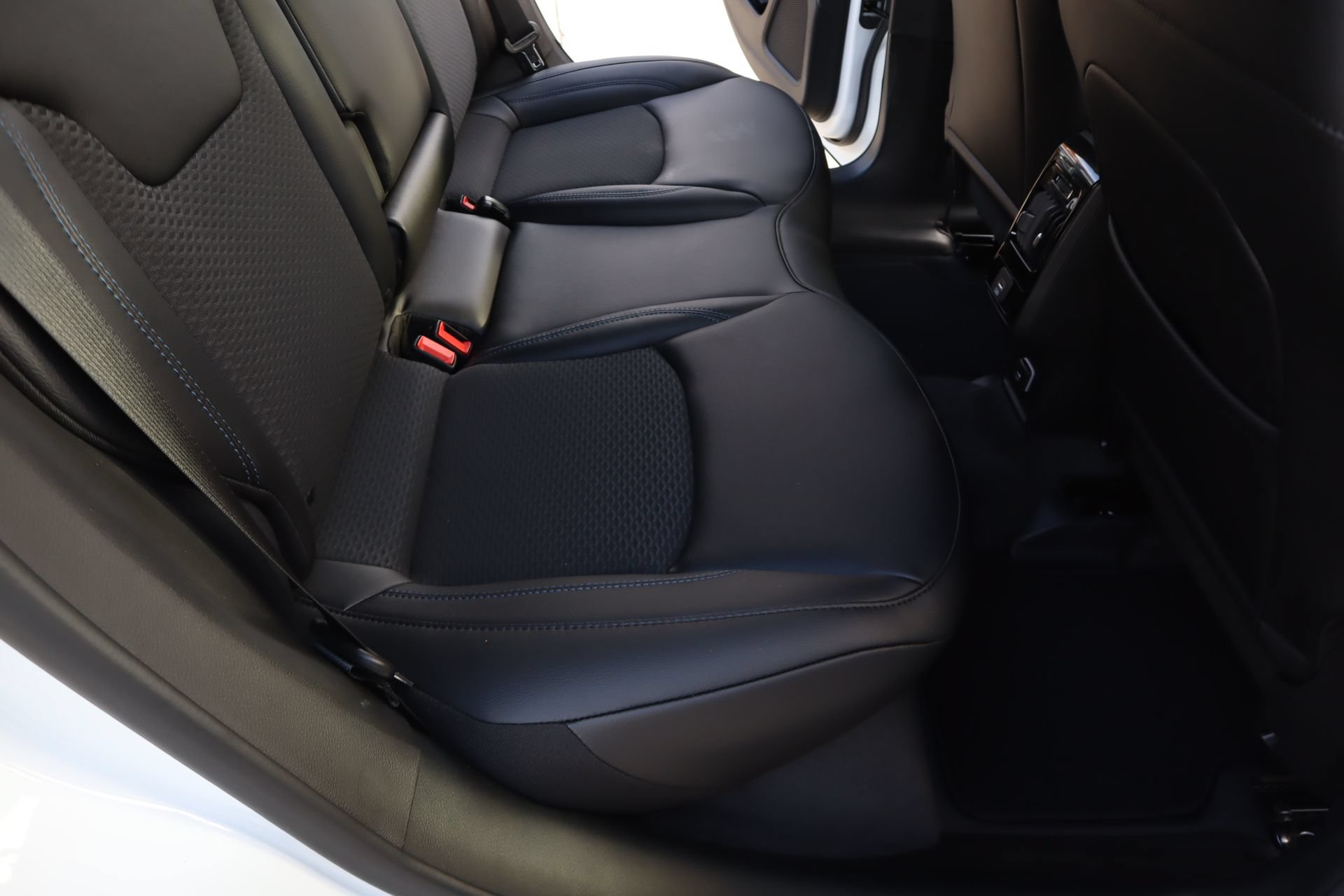 New 2026 Jeep Compass Latitude AWD/4WD image 14