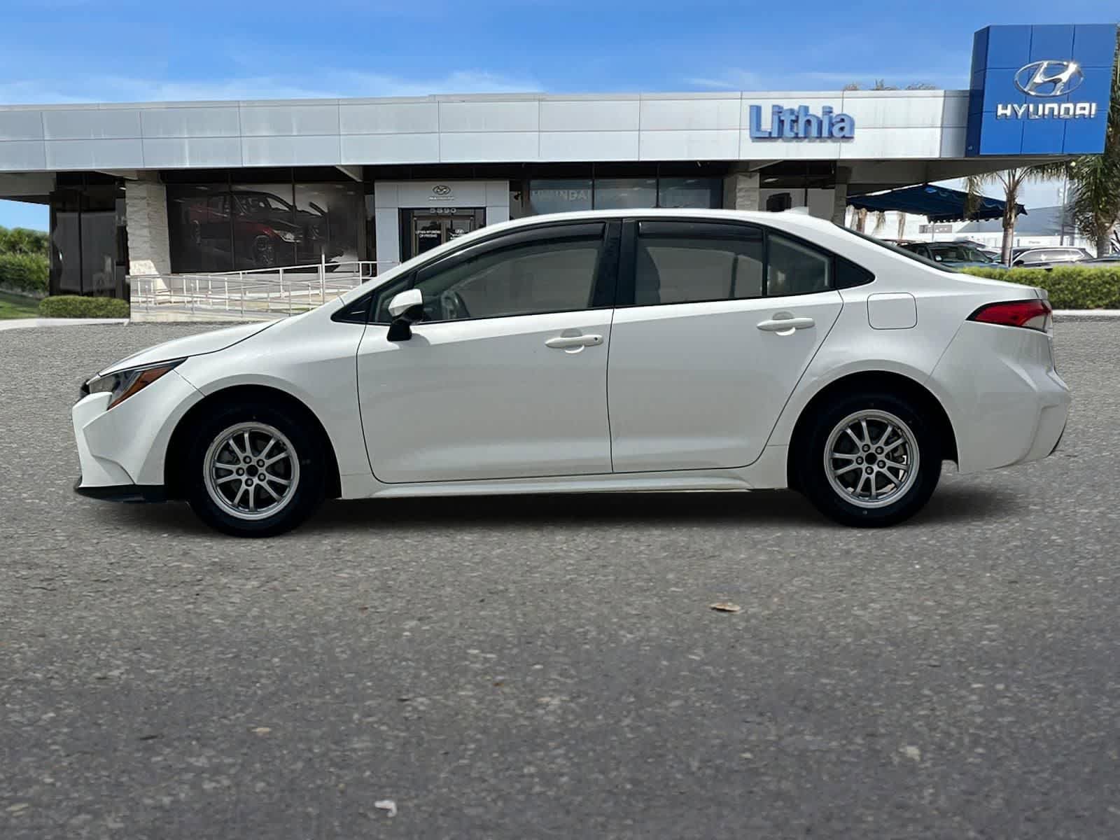 Used 2022 Toyota Corolla LE w/ Carpet Mat Package (TMS) FWD image 6