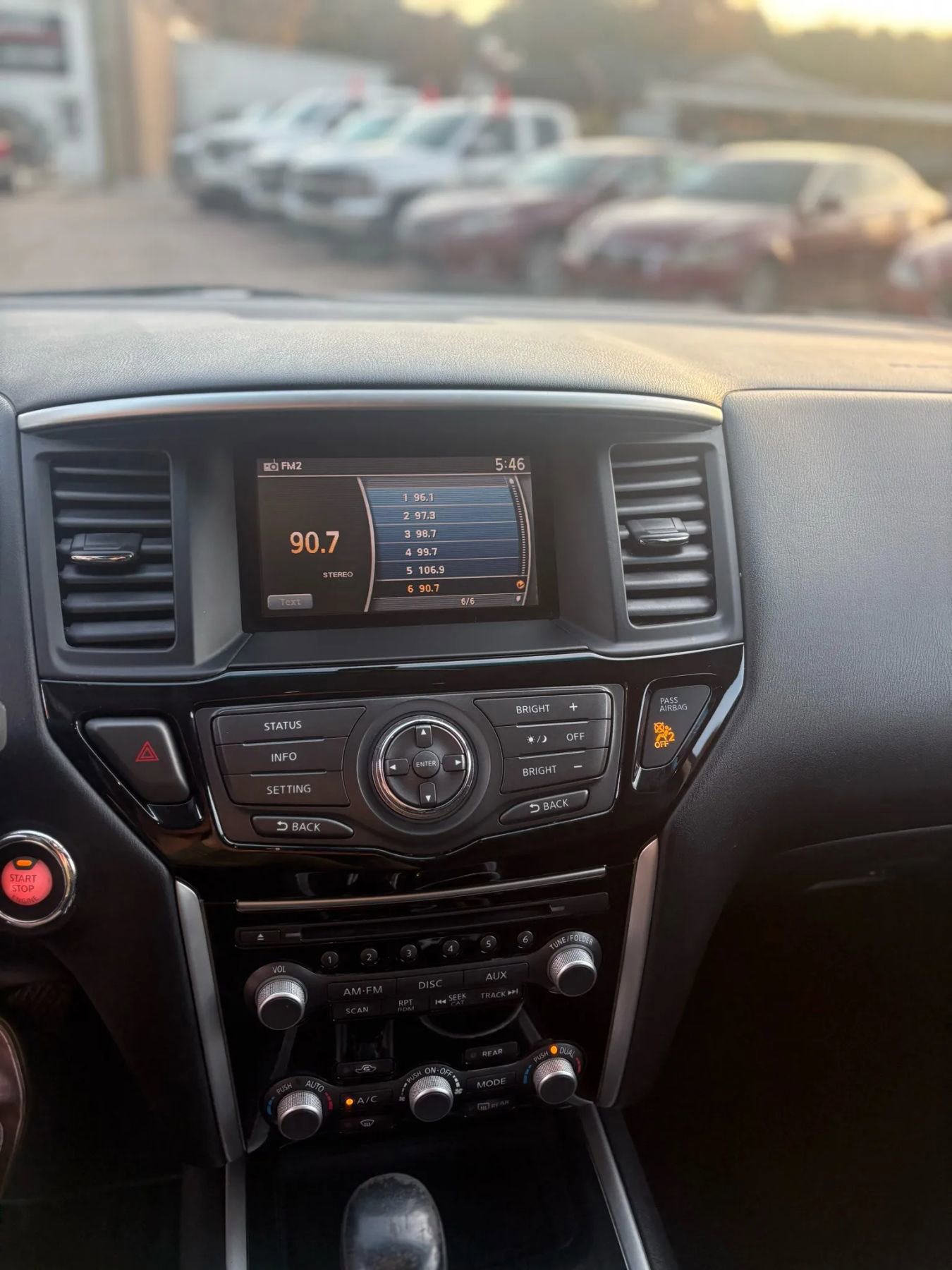 Used 2013 Nissan Pathfinder SV image 8