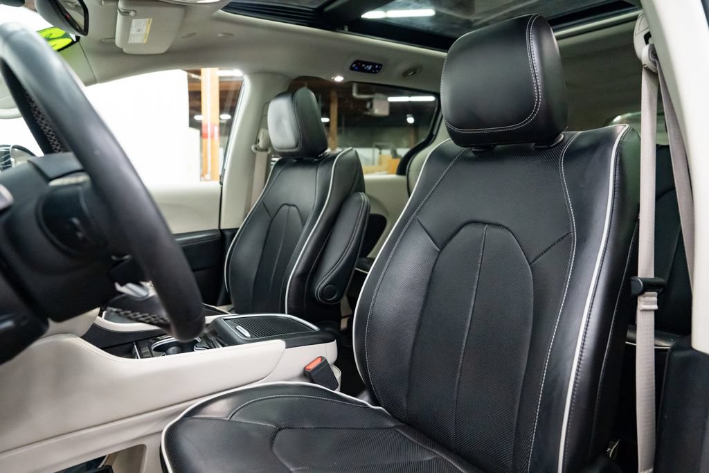 Used 2023 Chrysler Pacifica Limited FWD image 24