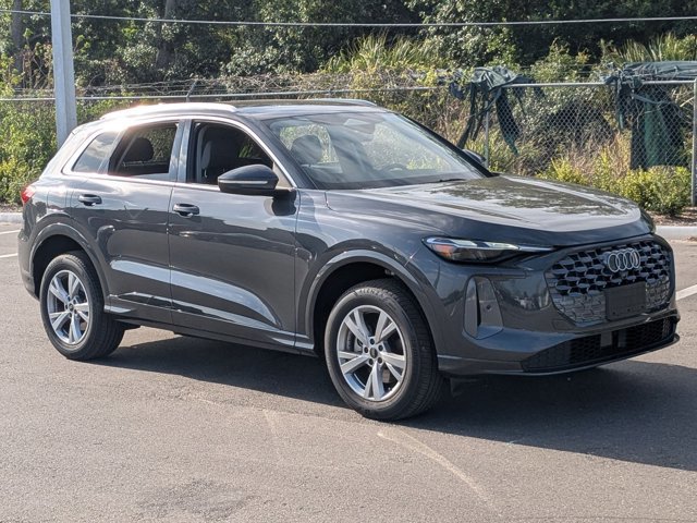 Used 2025 Audi Q5 Premium w/ Convenience Package image 3