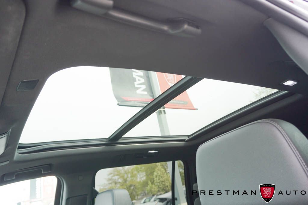 Used 2024 Chevrolet Suburban Z71 image 8