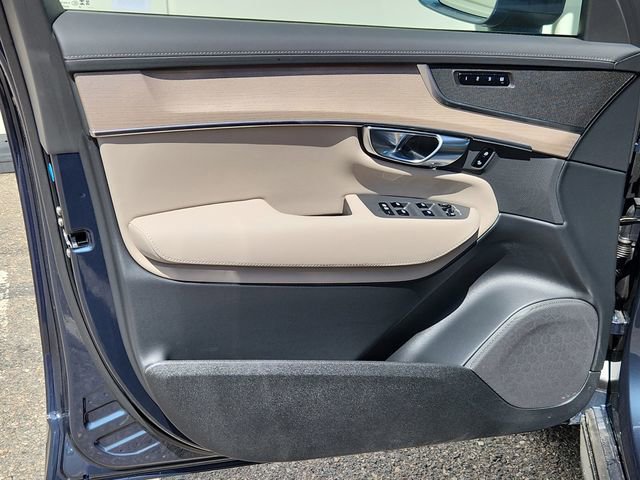 New 2026 Volvo XC90 B6 Core w/ Protection Package image 9