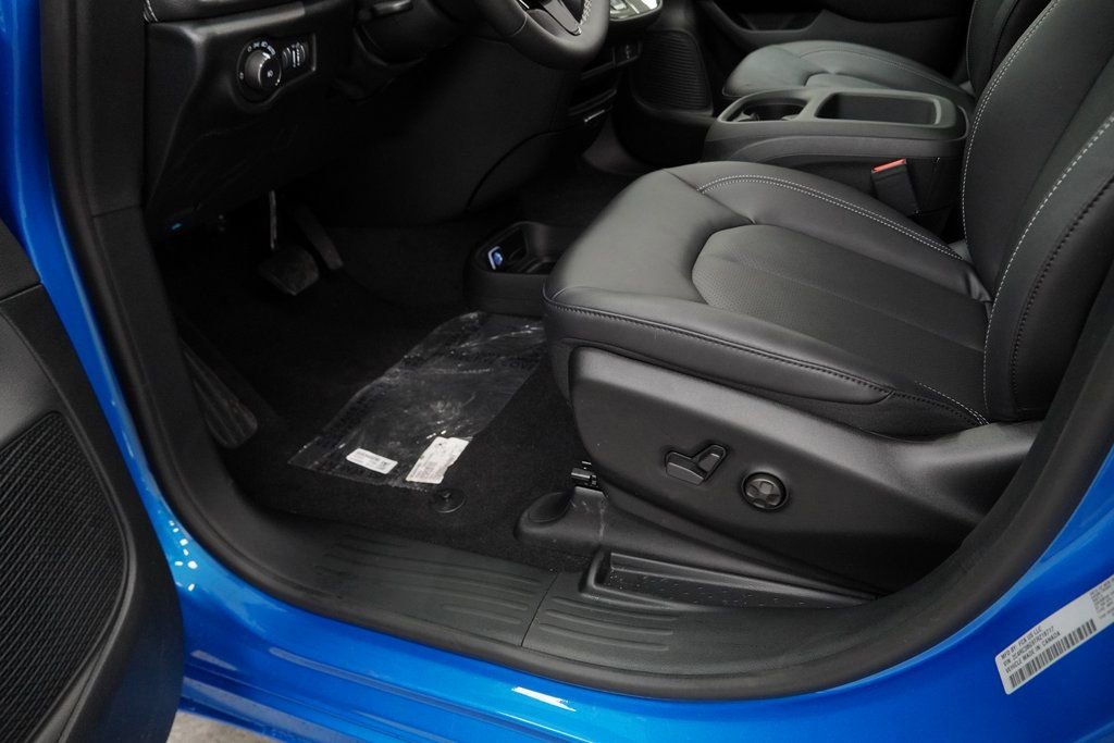 New 2026 Chrysler Pacifica Select w/ S Appearance Package image 28