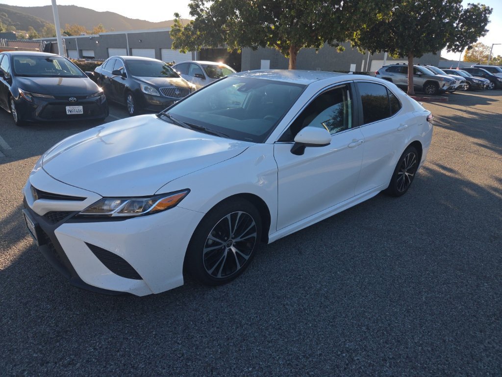 Used 2020 Toyota Camry SE w/ Carpet Mat Package FWD image 1