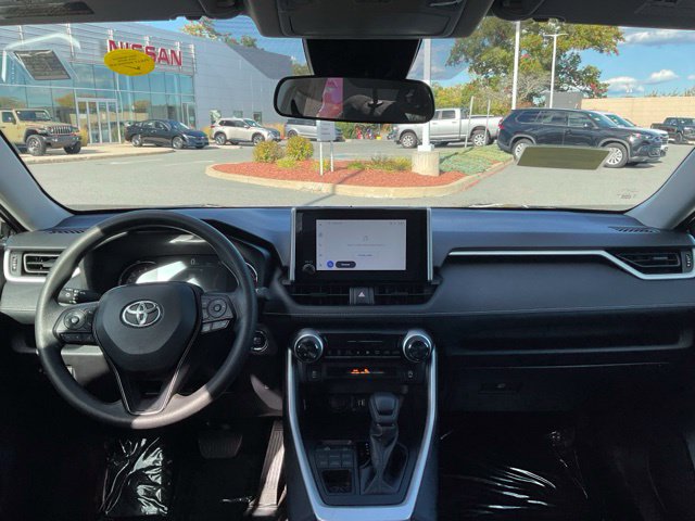 Used 2025 Toyota RAV4 XLE AWD/4WD image 15