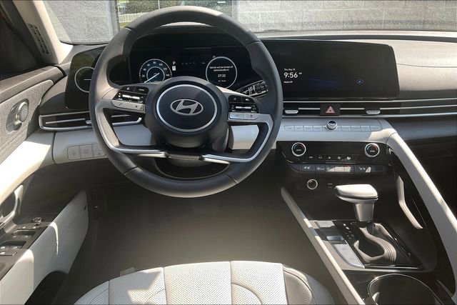 New 2025 Hyundai Elantra Limited image 14