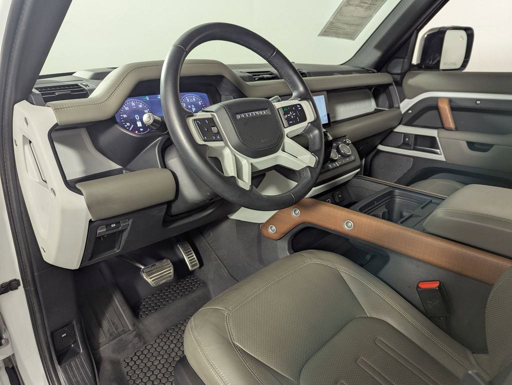 Used 2020 Land Rover Defender 110 HSE image 31